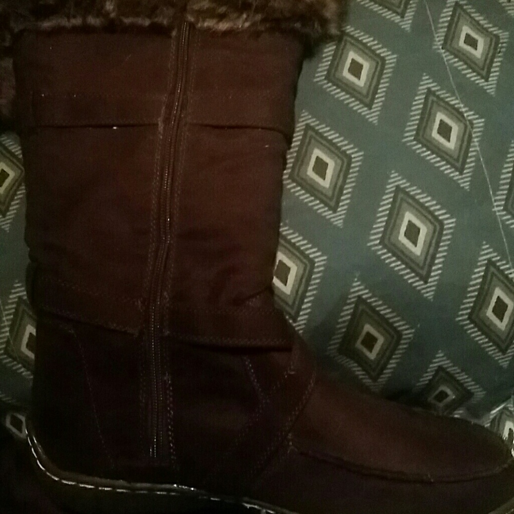 Boots - Picture 2 of 4